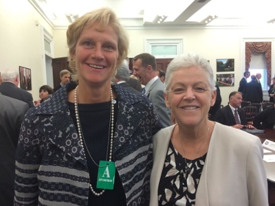 Johnson Controls joined a White House roundtable discussion on actions toward a phase down of high global warming potential (GWP) refrigerants on Oct. 15. Pictured at the conference from left is Laura Wand, vice president, global chiller solutions at Johnson Controls Building Efficiency business, and Gina McCarthy, U.S. Environmental Protection Agency administrator.